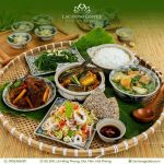 Thư Giãn Trong Không Gian Mát Lạnh, Đặt Bàn Trước Tại Lạc Hồng Coffee